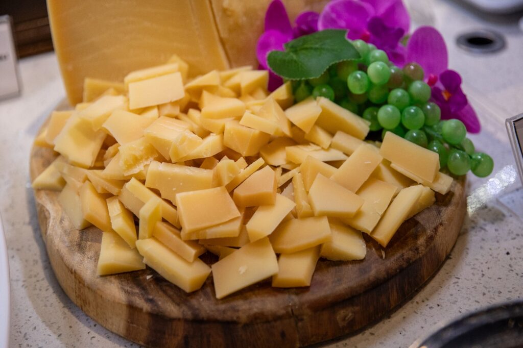 Enjoy our unlimited two-course menu that starts with a gourmet salad bar with over 40 items to choose from, plus our 18 unlimited selections from the grill.

For a lighter choice, you can choose to stay on the first course for the whole meal and enjoy unlimited trips to our gourmet salad bar; which features cured meats, smoked salmon, candied bacon, local and imported cheeses, gourmet salads, and fresh vegetables.

This option includes the cheese bread appetizer and side dishes on our menu.

Book your table now!